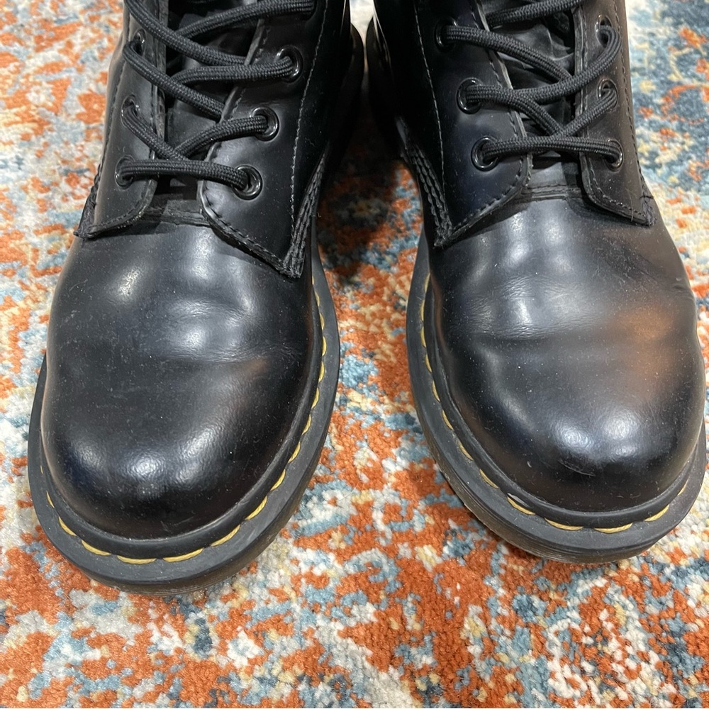Dr. Marten’s | 1460 WOMEN'S SMOOTH LEATHER LACE UP BOOTS SIZE: 7 - Picture 3 of 10